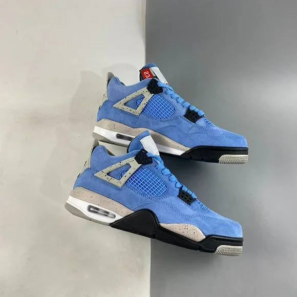 Air Jordan 4 Retro SE University Blue Sneakers - Picture 3 of 10